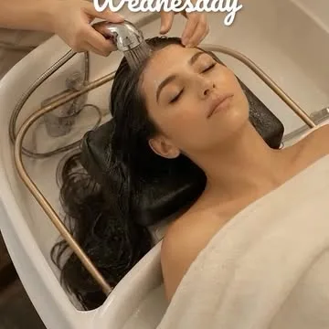 A scalp-therapy ritual — warm towel and hands, the quiet half of the method
